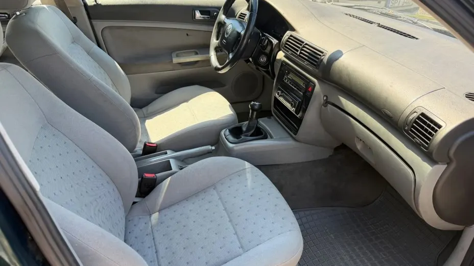 VOLKSWAGEN Passat -