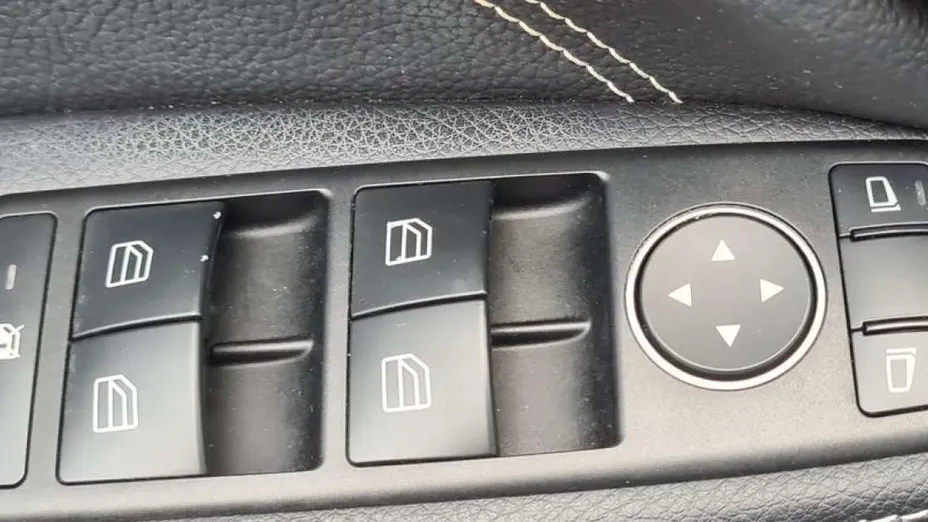 MERCEDES-BENZ CLA -