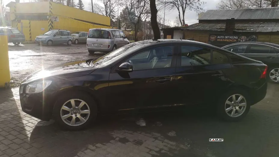 VOLVO S60 -