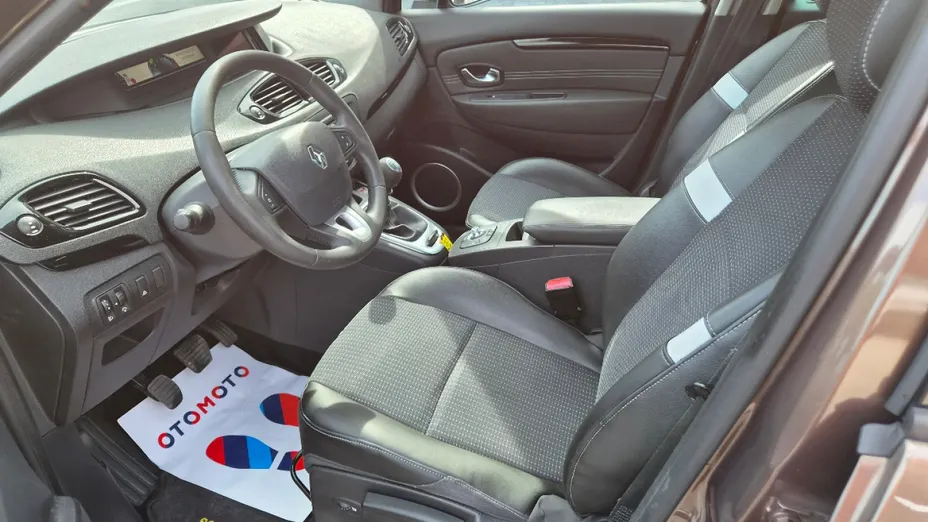 RENAULT Grand Scenic -