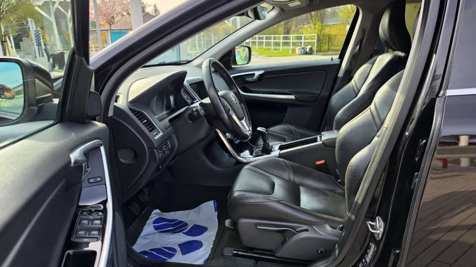 VOLVO XC60 -