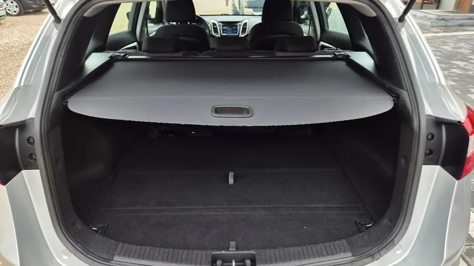 HYUNDAI i30 -