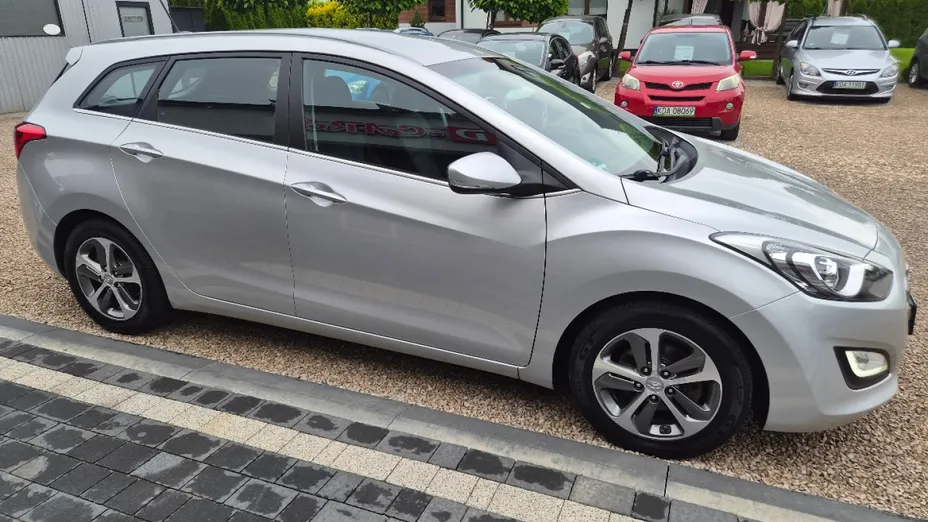 HYUNDAI i30 -
