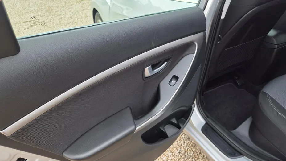 HYUNDAI i30 -