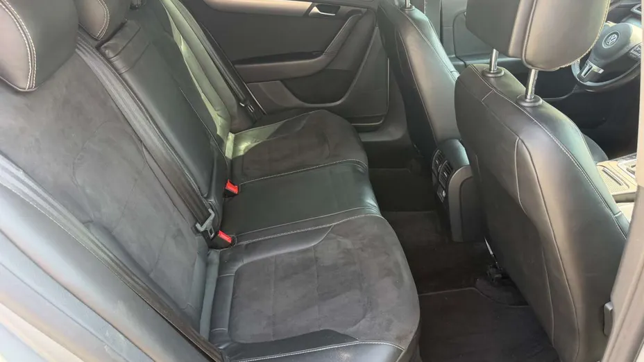 VOLKSWAGEN Passat -