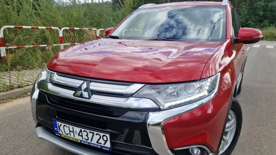 MITSUBISHI Outlander -