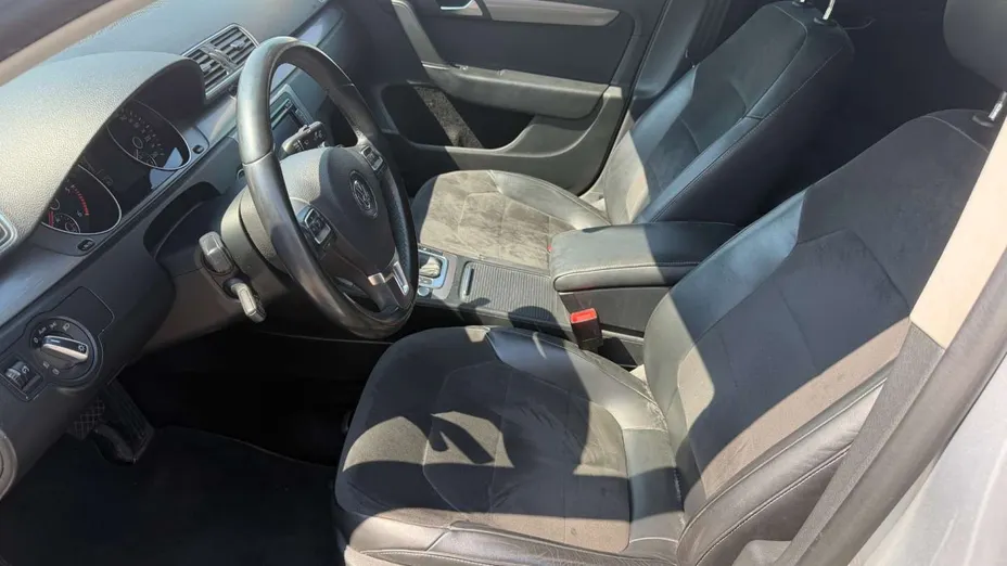 VOLKSWAGEN Passat -