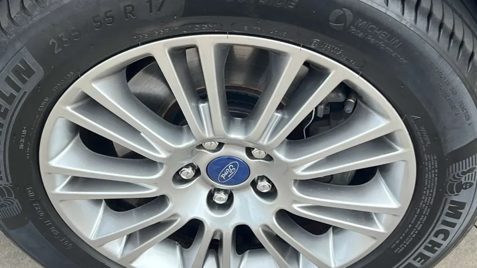 FORD Kuga -