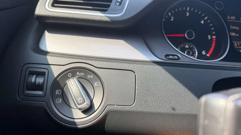 VOLKSWAGEN Passat -