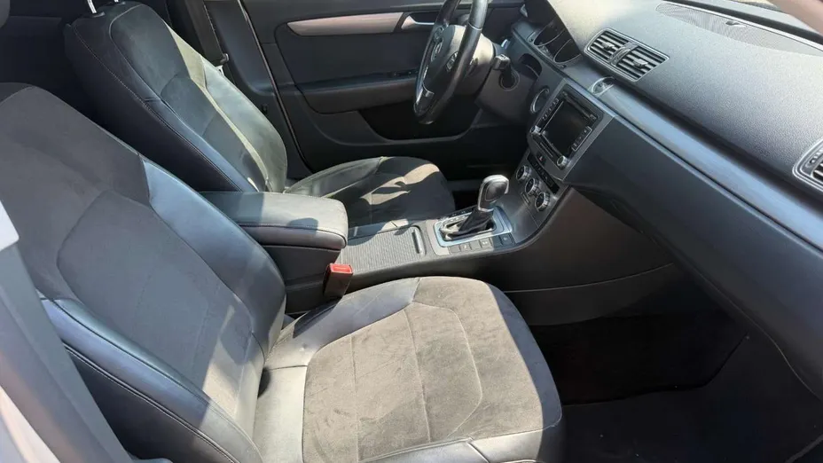 VOLKSWAGEN Passat -