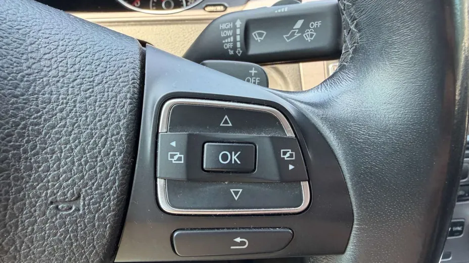 VOLKSWAGEN Passat -