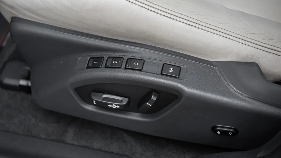 VOLVO XC60 -