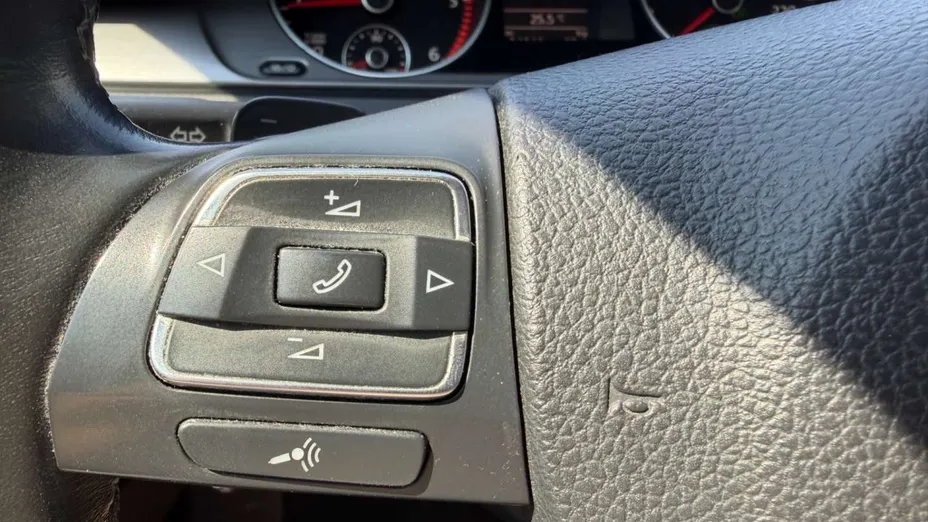 VOLKSWAGEN Passat -