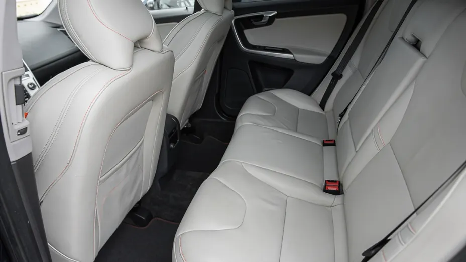 VOLVO XC60 -