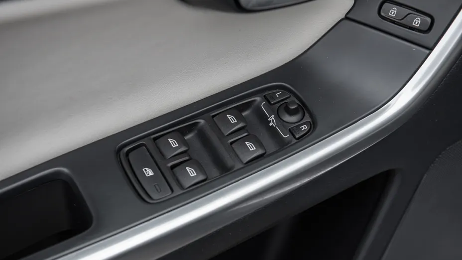 VOLVO XC60 -