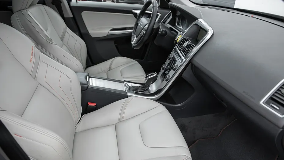 VOLVO XC60 -