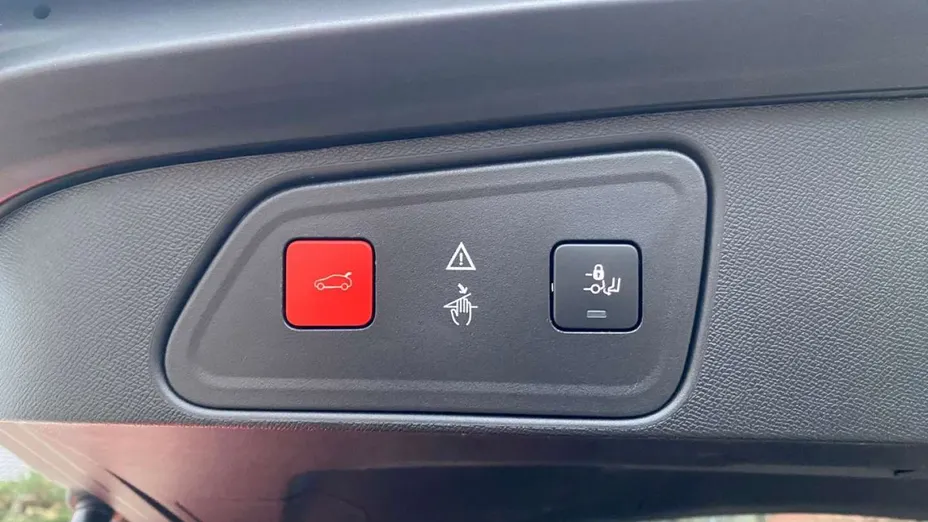 PEUGEOT 3008 -