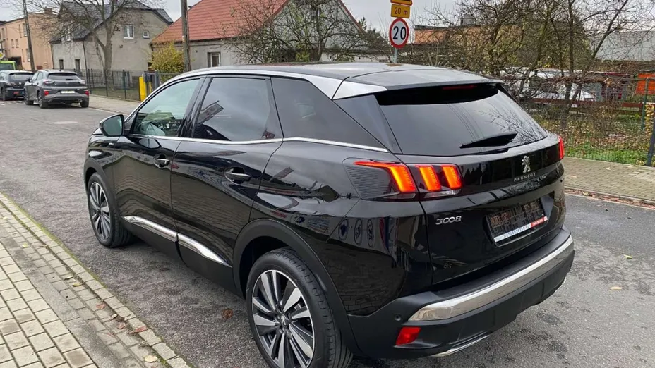 PEUGEOT 3008 -
