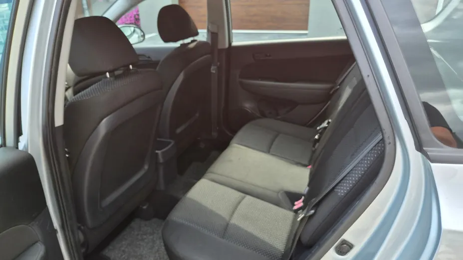 HYUNDAI i30 -