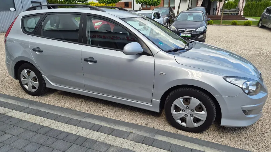 HYUNDAI i30 -
