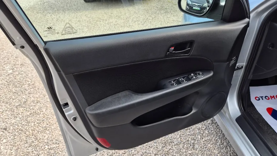 HYUNDAI i30 -