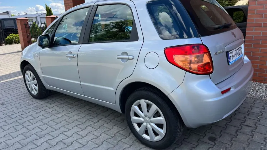SUZUKI SX4 -