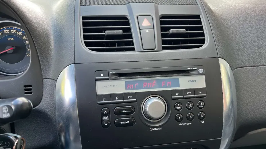 SUZUKI SX4 -