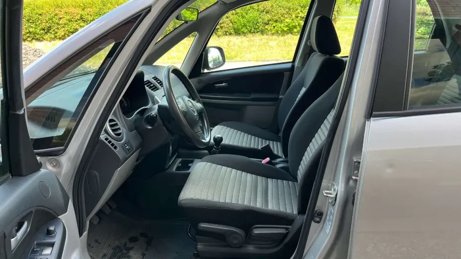 SUZUKI SX4 -