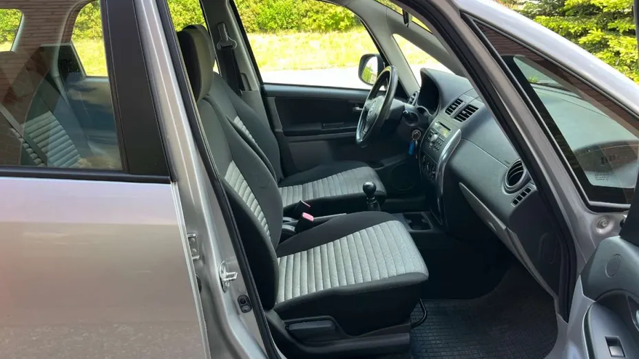 SUZUKI SX4 -