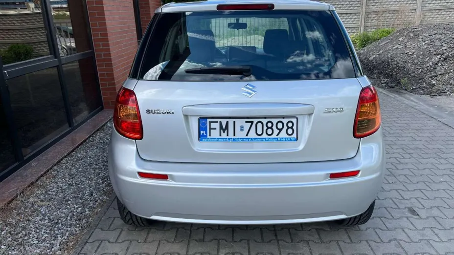 SUZUKI SX4 -