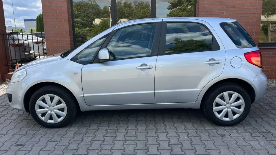 SUZUKI SX4 -
