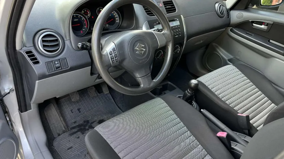 SUZUKI SX4 -