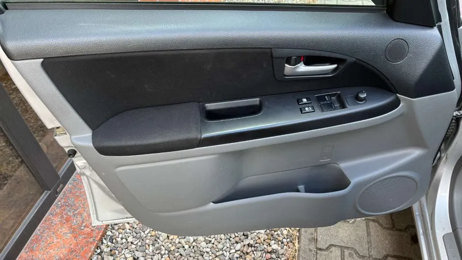 SUZUKI SX4 -
