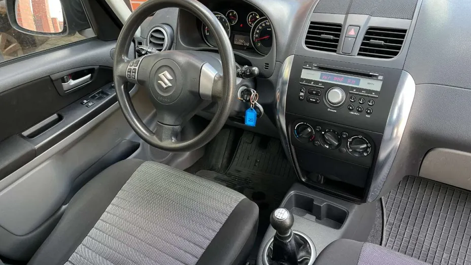 SUZUKI SX4 -