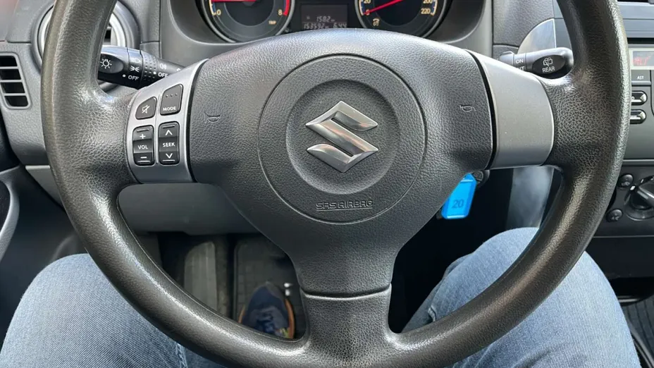 SUZUKI SX4 -