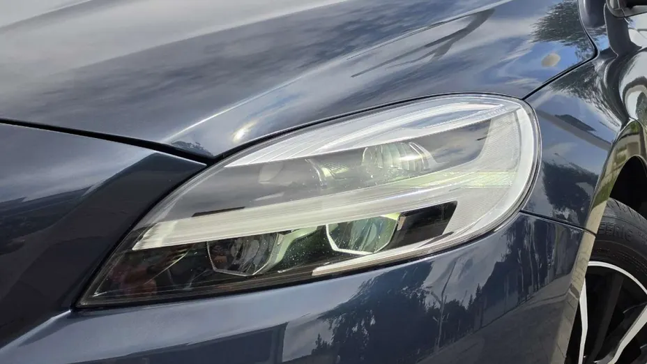 VOLVO V40 -