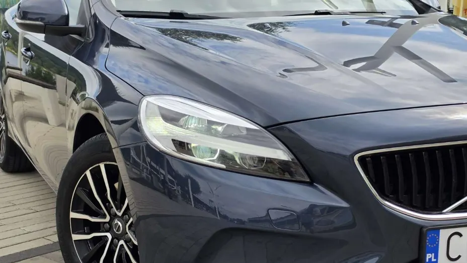 VOLVO V40 -