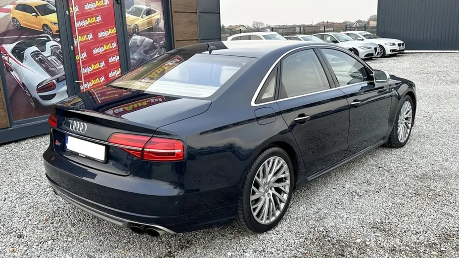 AUDI S8 -