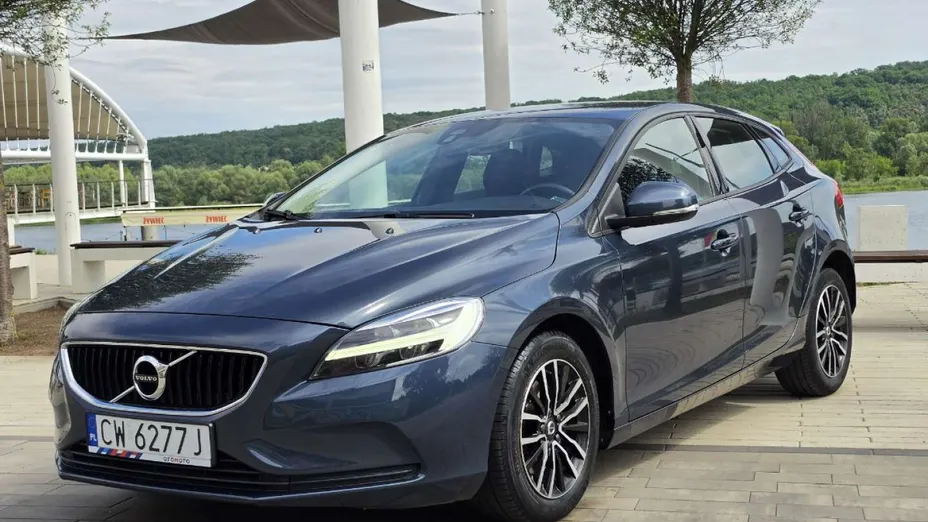 VOLVO V40 -