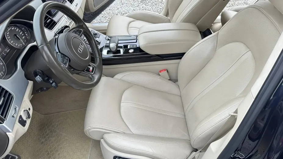 AUDI S8 -