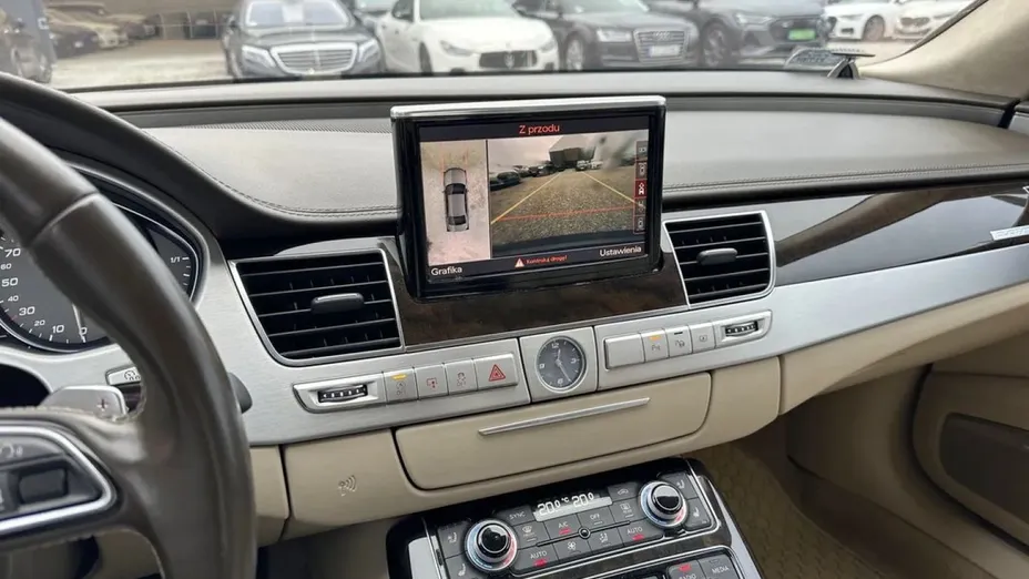 AUDI S8 -