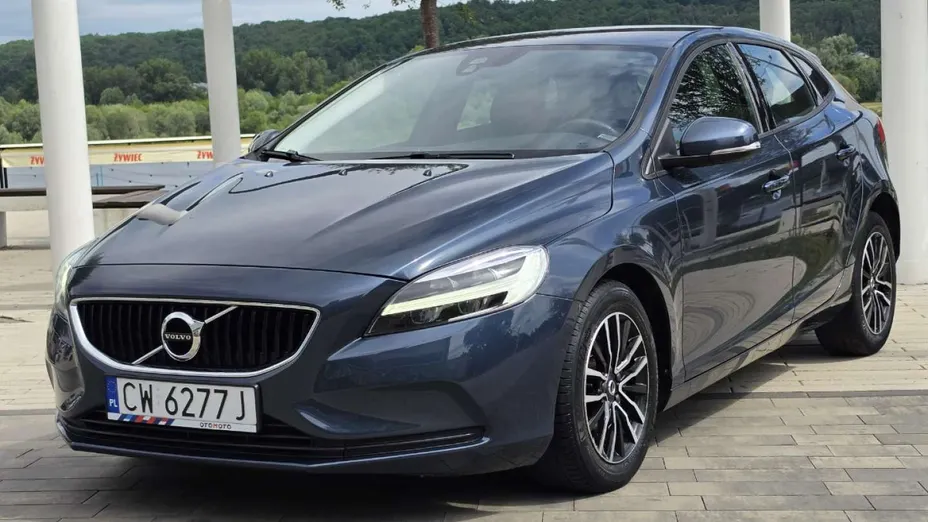 VOLVO V40 -