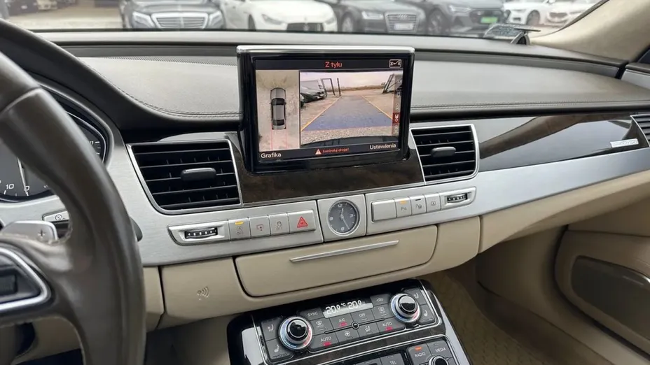 AUDI S8 -