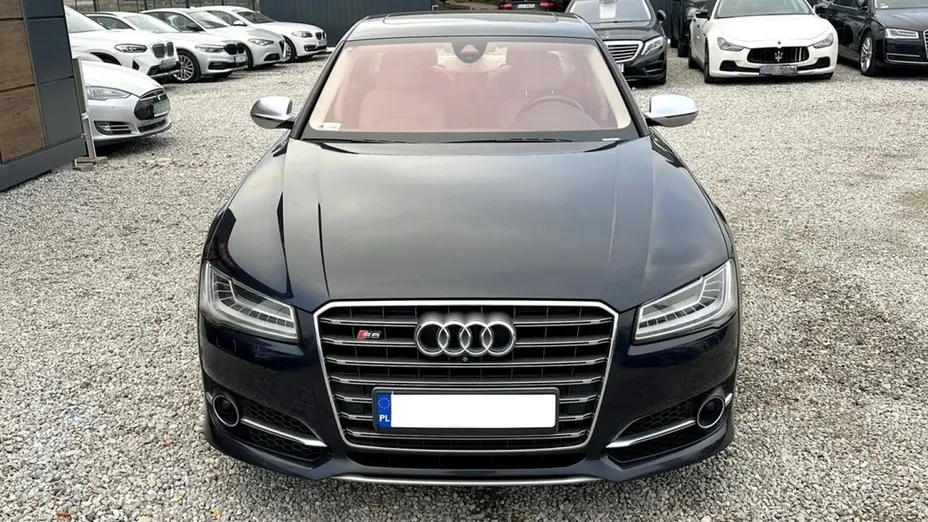AUDI S8 -