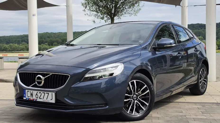 VOLVO V40 -