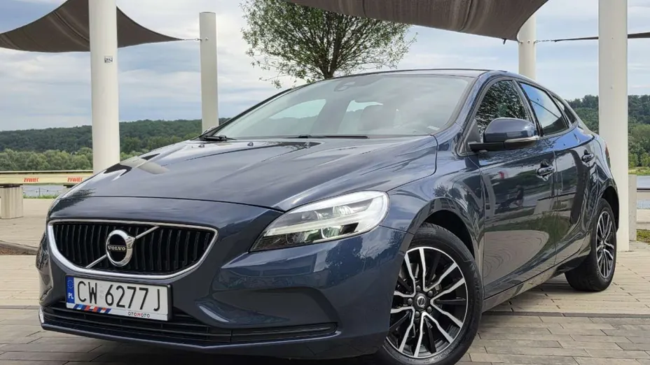 VOLVO V40 -