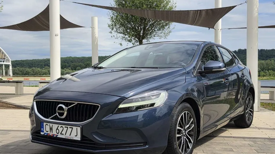 VOLVO V40 -