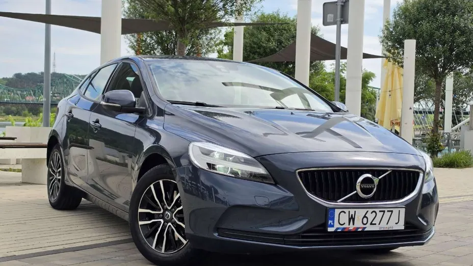 VOLVO V40 -