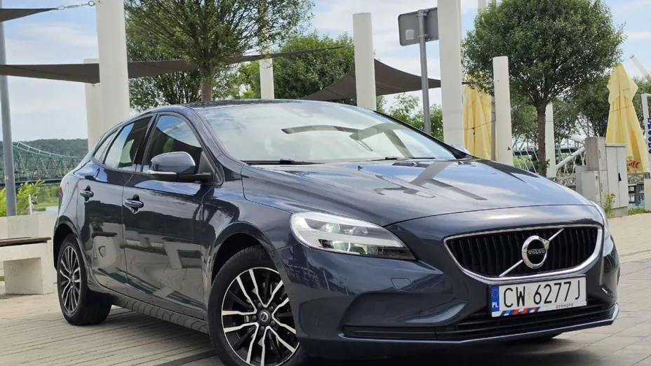 VOLVO V40 -