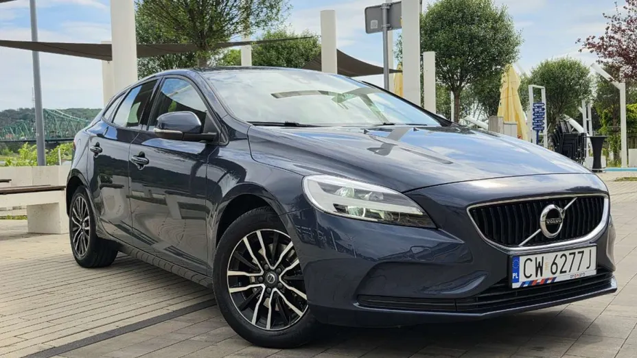 VOLVO V40 -